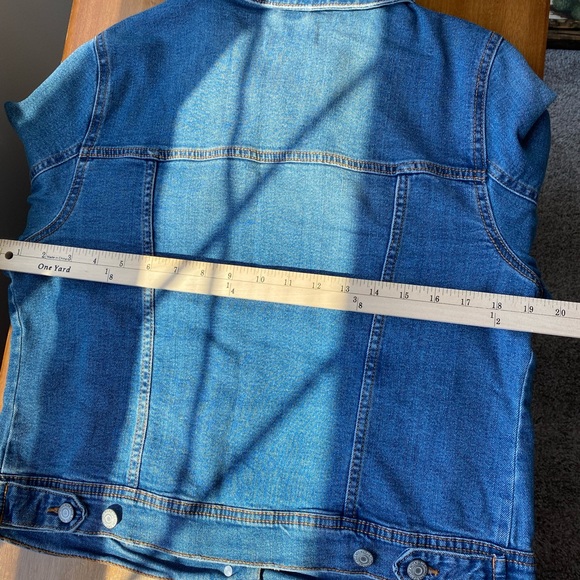 Denim jacket medium blue color. - Picture 9 of 12